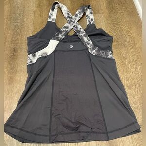 Lulu Running Tank top, Built in bra - no pads.